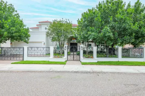 328 Lake Powell Dr, Laredo, TX 78041