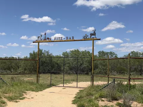 999 Jordan Rd, Encinal, TX 78019