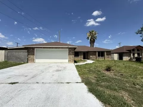 8611 Chris Ln, Laredo, TX 78045
