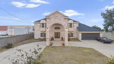 329 Old Milwaukee Rd, Laredo, TX 78043