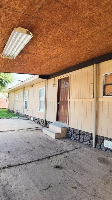 803 E Calais E Pl, Laredo, TX 78045 photo 3