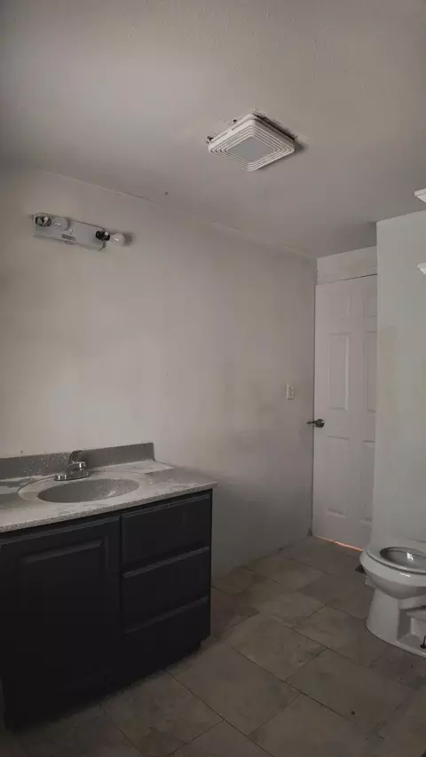 803 E Calais E Pl, Laredo, TX 78045 photo 11