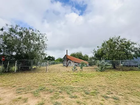 1307 Miraflores Ave, Zapata, TX 78076