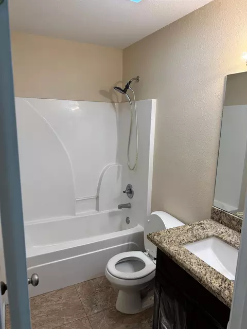Bath - 11146 Capistran Lp, Laredo, TX 78045 photo 1 of 4