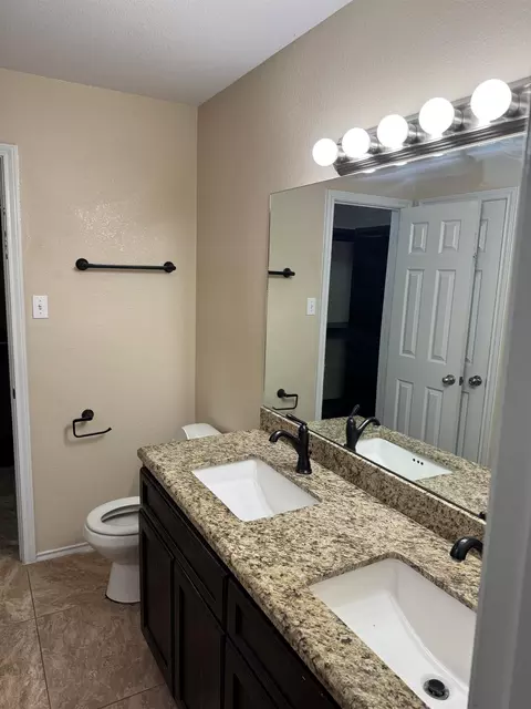 Bath - 11146 Capistran Lp, Laredo, TX 78045 photo 2 of 4