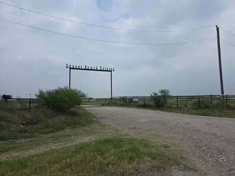 2142 Sunbeam Ridge Rd, Eagle Pass, TX 78852