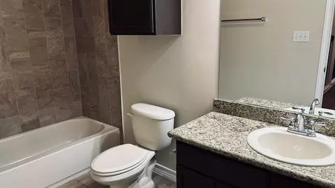 Bath - 332 Silverleaf Oak Dr, Laredo, TX 78045 photo 1 of 3