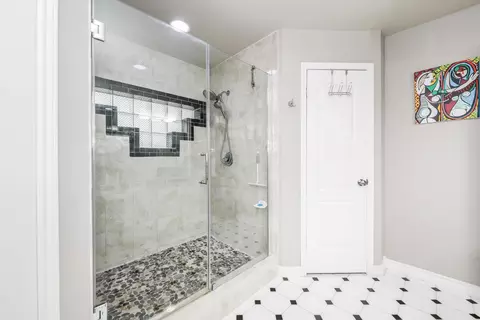 Bath - 1207 Lyles Lp, Laredo, TX 78045 photo 3 of 6