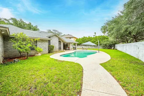 Exterior - 1207 Lyles Lp, Laredo, TX 78045 photo 3 of 4