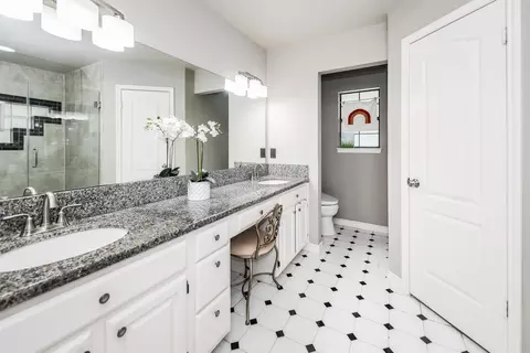 Bath - 1207 Lyles Lp, Laredo, TX 78045 photo 2 of 6