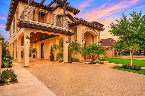 6310 Aloe Vera Dr, Laredo, TX 78043