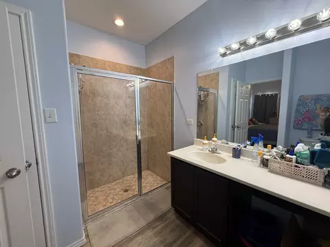 Bath - 4423 Gloria Dr, Laredo, TX 78046 photo 1 of 2