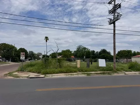 1402 Santa Maria Ave, Laredo, TX 78046