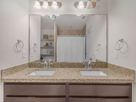 Bath - 6002 Narciso Dr, Laredo, TX 78043 photo 3 of 4