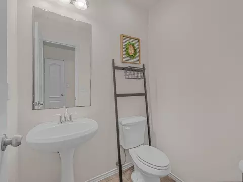 Bath - 6002 Narciso Dr, Laredo, TX 78043 photo 1 of 4
