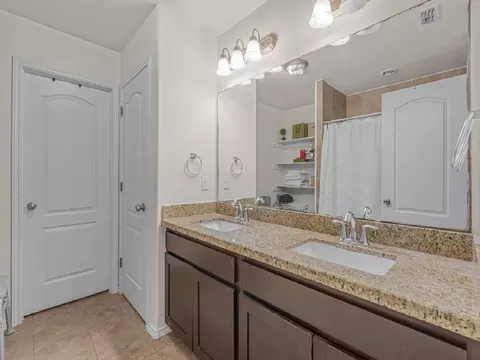 Bath - 6002 Narciso Dr, Laredo, TX 78043 photo 4 of 4