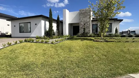 Exterior - 1501 Noyola Loop, Laredo, TX 78046 photo 2 of 7