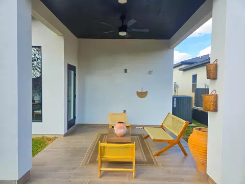 Exterior - 1501 Noyola Loop, Laredo, TX 78046 photo 5 of 7