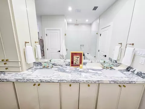 Bath - 1501 Noyola Loop, Laredo, TX 78046 photo 1 of 4