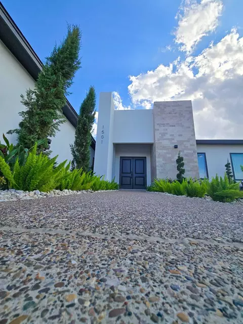 Exterior - 1501 Noyola Loop, Laredo, TX 78046 photo 4 of 7