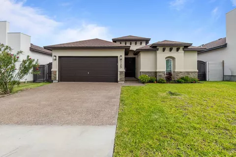 725 Cavatina Dr, Laredo, TX 78045