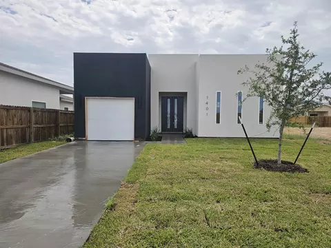 1401 Los Estribos Dr, Laredo, TX 78046