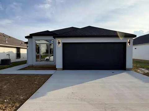 824 Monasterio Dr, Laredo, TX 78046