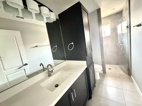 Bath - 5521 Conroe St, Laredo, TX 78046 photo 4 of 5
