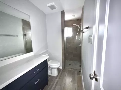 Bath - 5521 Conroe St, Laredo, TX 78046 photo 2 of 5