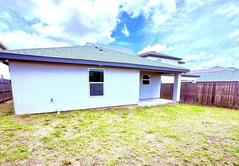 Exterior - 5521 Conroe St, Laredo, TX 78046 photo 4 of 6