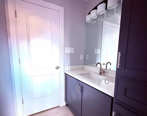 Bath - 5521 Conroe St, Laredo, TX 78046 photo 5 of 5