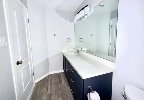 Bath - 5521 Conroe St, Laredo, TX 78046 photo 1 of 5