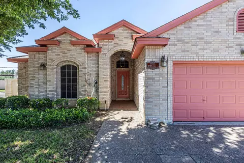 Exterior - 10702 Patron Lp, Laredo, TX 78045 photo 2 of 8