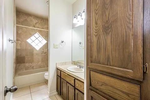 Bath - 10702 Patron Lp, Laredo, TX 78045 photo 1 of 5