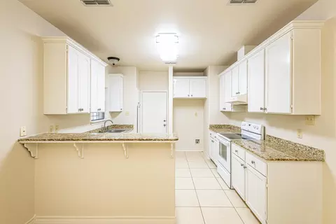 Kitchen - 10702 Patron Lp, Laredo, TX 78045 photo 1 of 4