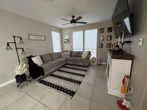 Living - 1501 Sombras Dr, Laredo, TX 78045 photo 1 of 1