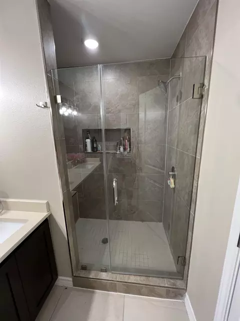 Bath - 1501 Sombras Dr, Laredo, TX 78045 photo 3 of 4
