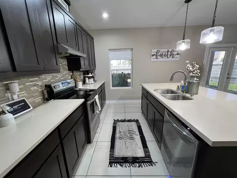 Kitchen - 1501 Sombras Dr, Laredo, TX 78045 photo 2 of 2