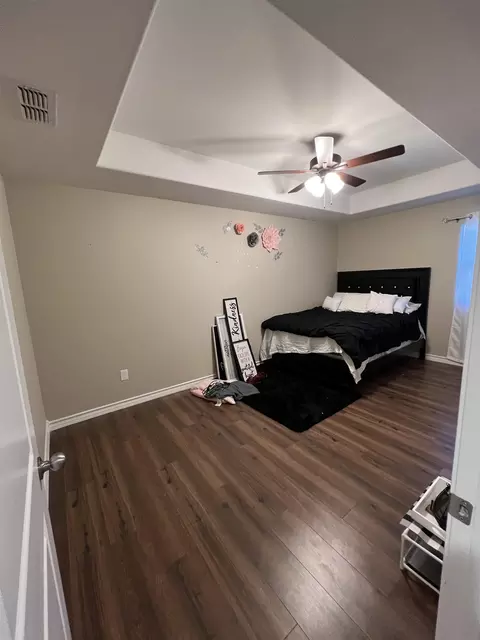 Bedroom - 1501 Sombras Dr, Laredo, TX 78045 photo 4 of 4