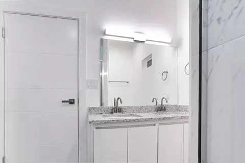Bath - 5017 Servando Dr, Laredo, TX 78046 photo 6 of 6