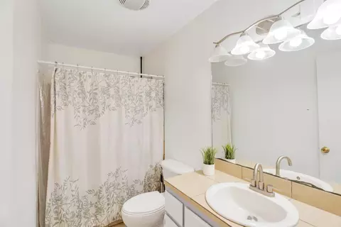 Bath - 823 Witherspoon Lp, Laredo, TX 78046 photo 2 of 2