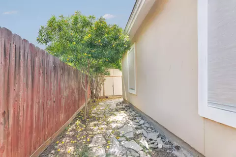 Exterior - 823 Witherspoon Lp, Laredo, TX 78046 photo 4 of 6