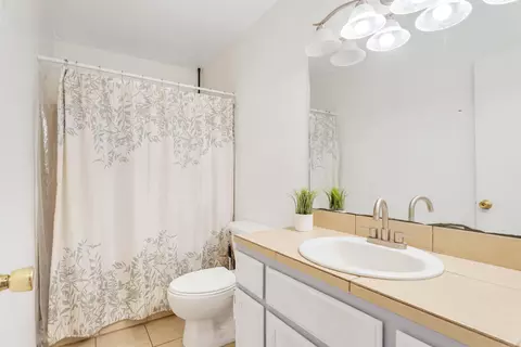 Bath - 823 Witherspoon Lp, Laredo, TX 78046 photo 1 of 2