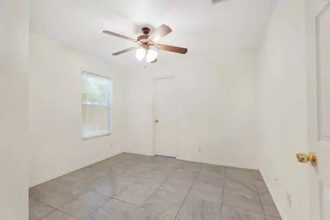 Bedroom - 823 Witherspoon Lp, Laredo, TX 78046 photo 2 of 5