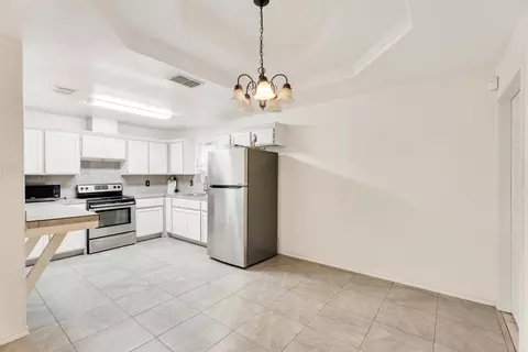 Kitchen - 823 Witherspoon Lp, Laredo, TX 78046 photo 1 of 3