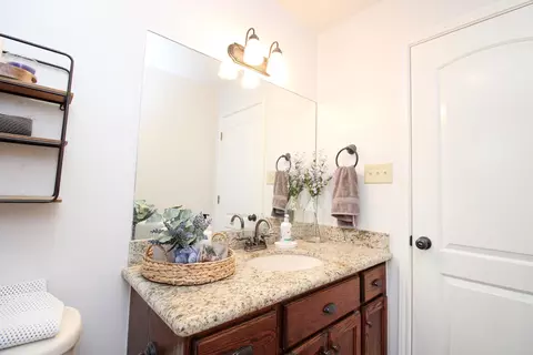 Bath - 2081 Quito Lp, Laredo, TX 78043 photo 2 of 4
