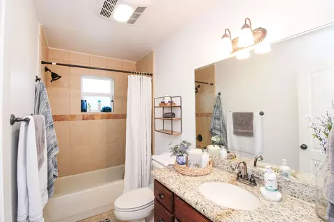 Bath - 2081 Quito Lp, Laredo, TX 78043 photo 1 of 4