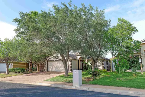 Exterior - 2081 Quito Lp, Laredo, TX 78043 photo 2 of 8