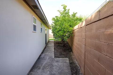 Exterior - 2081 Quito Lp, Laredo, TX 78043 photo 8 of 8