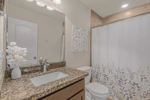 Bath - 6114 Servando Dr, Laredo, TX 78046 photo 2 of 4